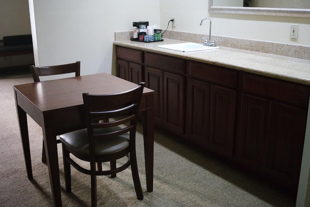 Ardmore Inn & Suites ארדמור מראה חיצוני תמונה